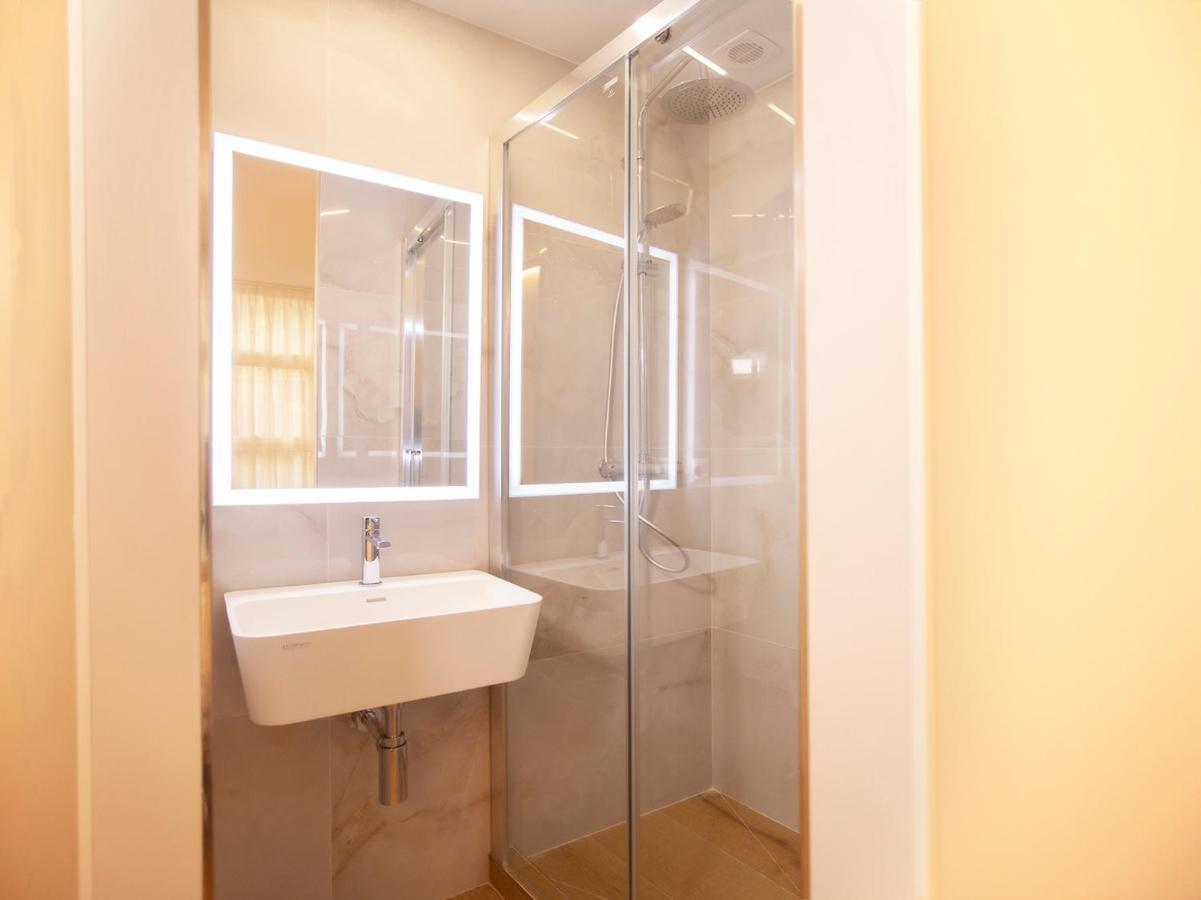 Apartamentos Reina Victoria 桑坦德 外观 照片